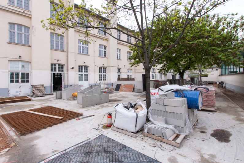 Visite du Collège Lucie Faure - Cour de l'école