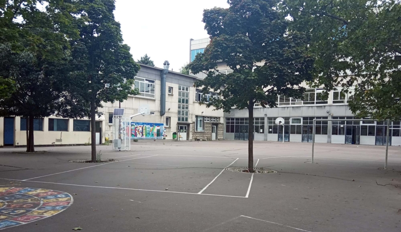 Cour de l'école élémentaire