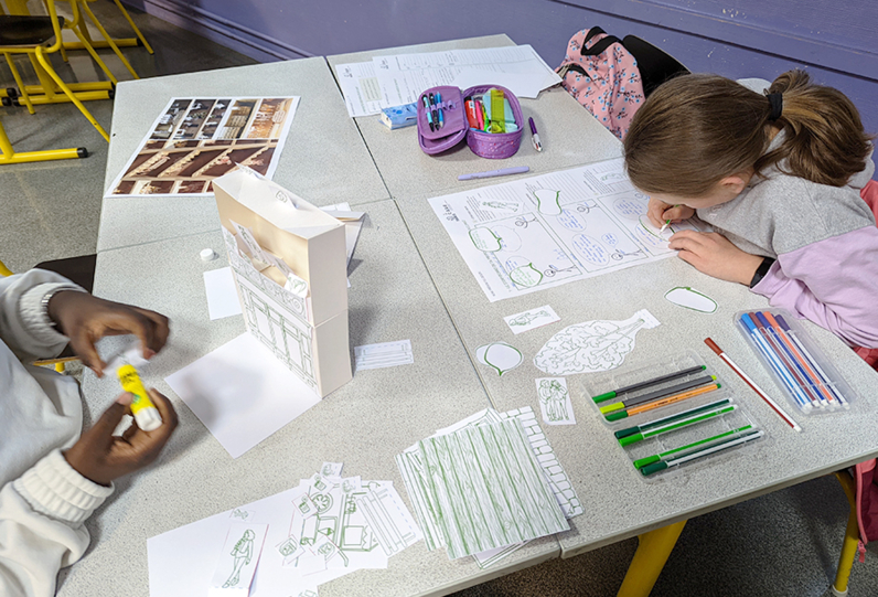 Atelier scolaire du Plan Climat au collège Pilâtre de Rozier, dans le 11e arrondissement de Paris