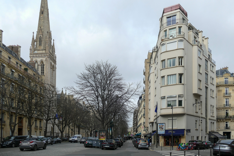 Avenue George V et rue Marbeuf