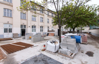 Visite du Collège Lucie Faure - Cour de l'école