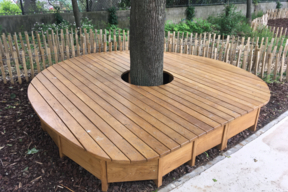 Plateforme autour d'un arbre, école élémentaire Maryse Hilsz - Paris 20e