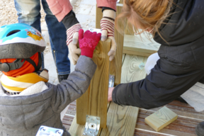 Chantier construction de mobilier en bois à l'école maternelle Dolent