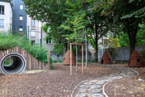 Les cabanes et le tunnel de l'école maternelle Tandou - septembre 2021