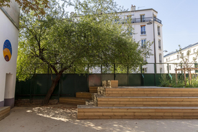 Le gradin ombragé du collège Pierre Alviset - septembre 2021
