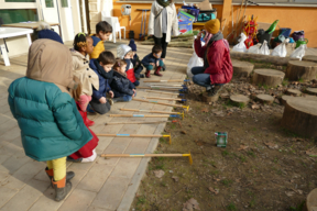 Chantier jardinage à l'école maternelle Dolent